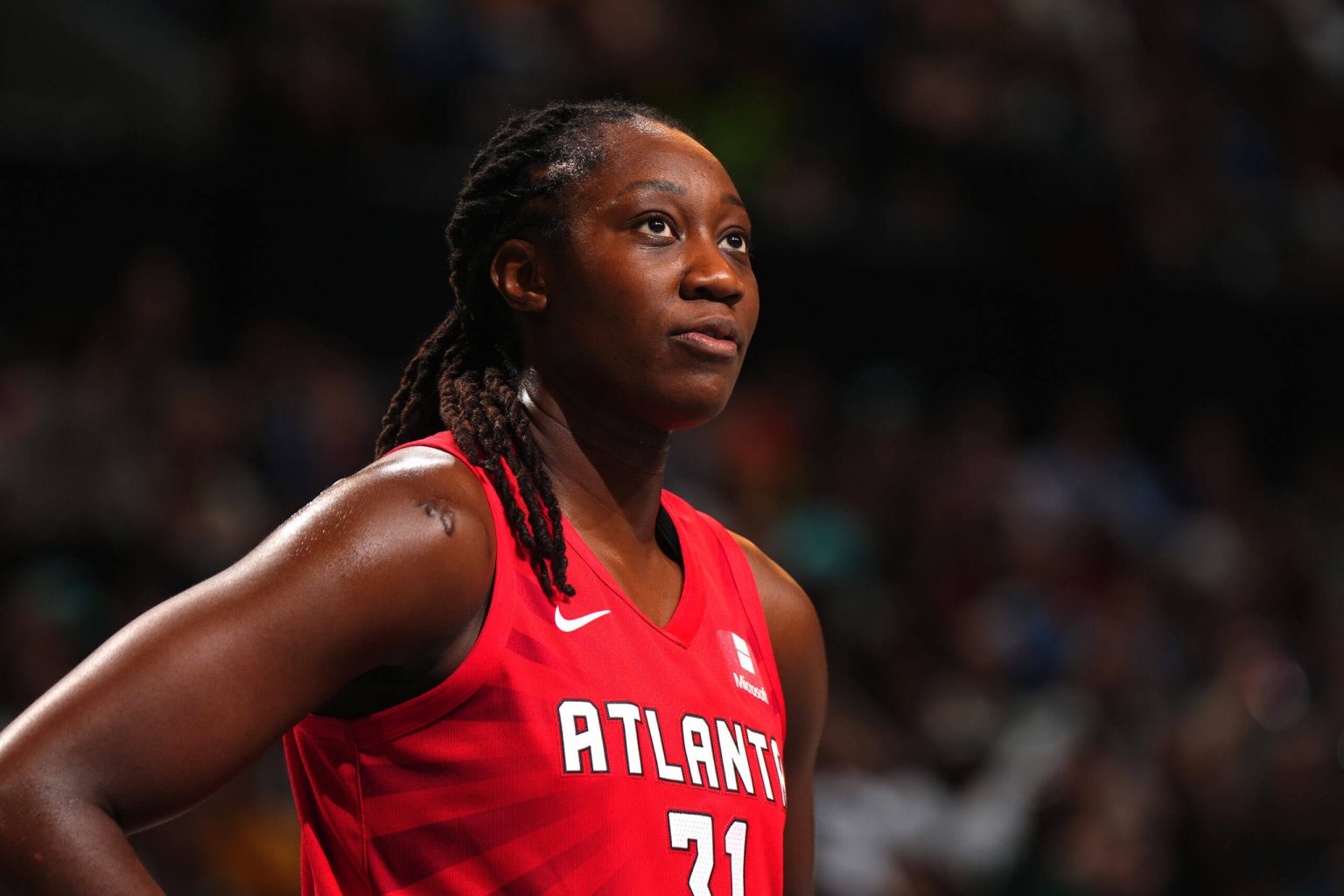 تينا تشارلز تنتقل إلى المركز الثاني في قائمة هدافي WNBA على الإطلاق، متجاوزة تينا طومسون