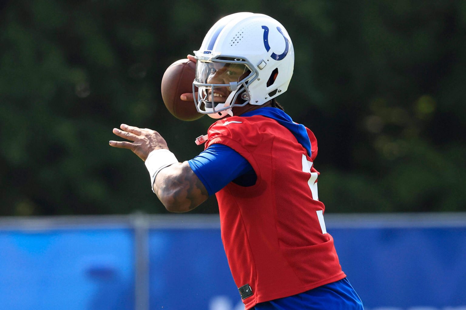 يعاني أنتوني ريتشاردسون لاعب فريق كولتس في التدريبات مع فريق بنغلس: “هل كل ما يفعله هو الجري؟”