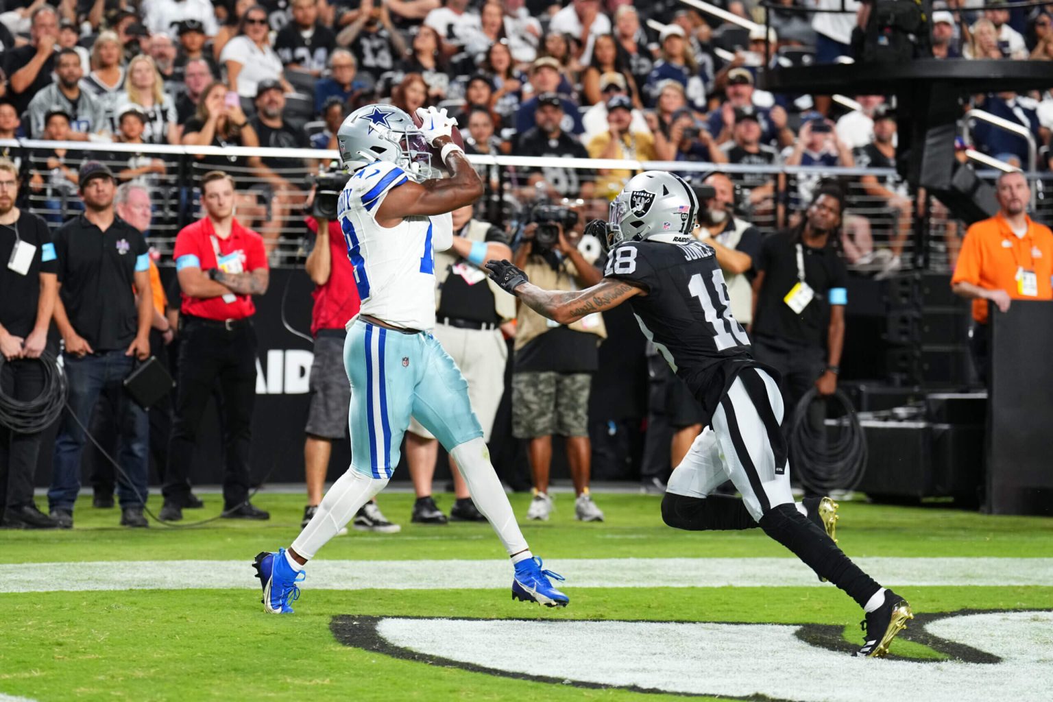 ملاحظات فريق كاوبويز: هل براندون أوبري أفضل؟ ديوس فون يبرز في المقابل