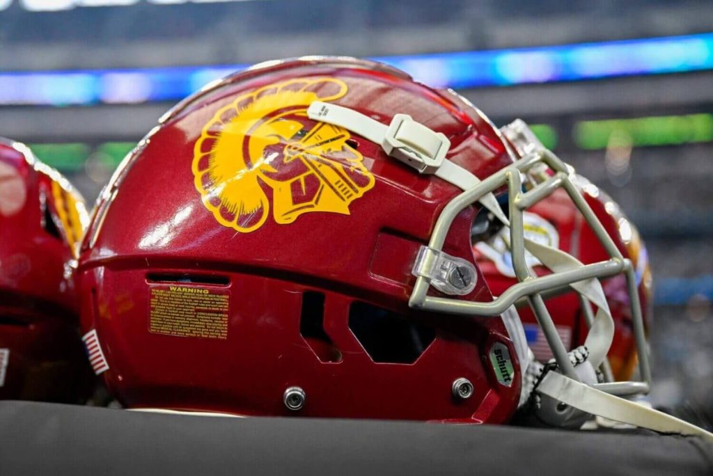 إضافات ماكاي تجعل جهود USC في مجال NIL خطوة أقرب نحو التوافق