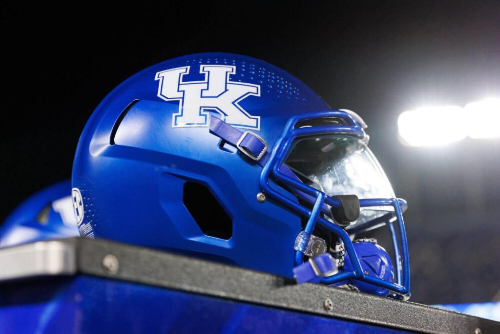 اتحاد كرة القدم في كنتاكي يوافق على إلغاء المباريات والمراقبة في قضية الفوائد غير المسموح بها في NCAA