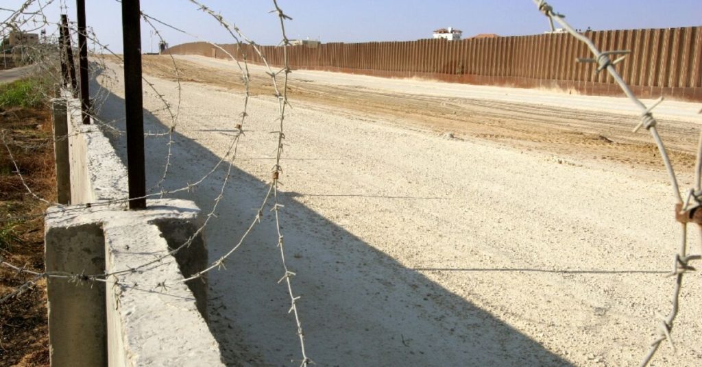 الممر الحدودي يصبح نقطة خلاف في محادثات التهدئة في غزة