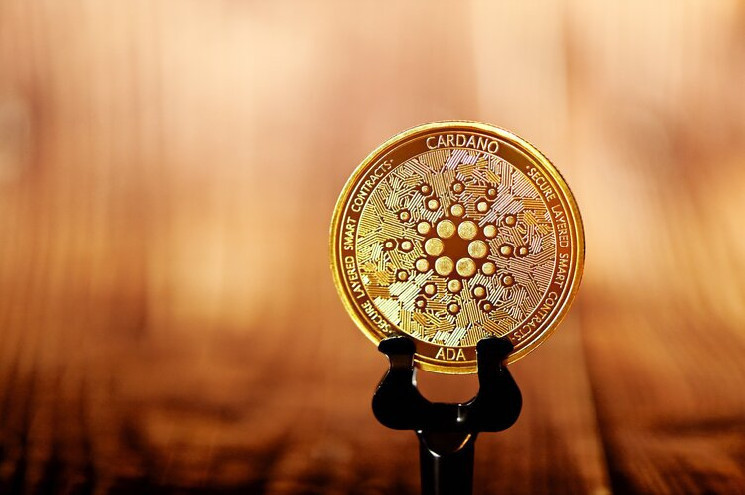 ADA تنزلق خارج قائمة أفضل 10 عملات مشفرة، وتخاطر بتصحيح كبير مع تحول المؤشرات على السلسلة إلى هبوطية