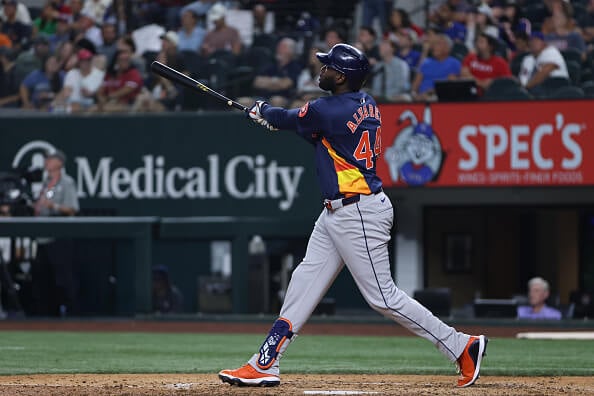 يوردان ألفاريز لاعب فريق أستروس يكسر شاشة رايز العملاقة بتسجيله هدفًا في التدريب على الضرب: التقارير