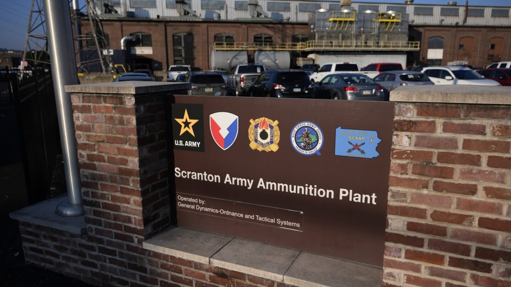 مصنع ذخيرة في بنسلفانيا يعزز إنتاجه لقذيفة مدفعية أساسية في حرب أوكرانيا ضد روسيا