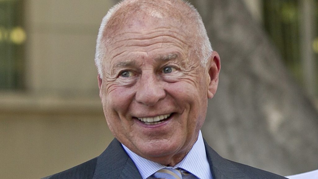 محامي المشاهير توم جيراردي المفصول من نقابة المحامين أدين بسرقة ملايين الدولارات من عملائه