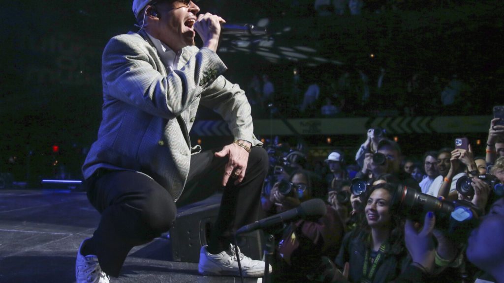 مغني الراب الأمريكي ماكليمور يقول إنه ألغى حفلته في دبي بسبب تسليح الإمارات لقوات شبه عسكرية سودانية