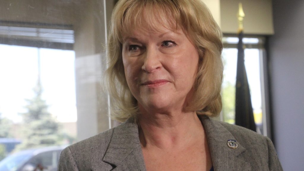 الجمهوري من ألاسكا المدعوم من ترامب ينسحب من سباق مجلس النواب الأمريكي بعد حصوله على المركز الثالث في الانتخابات التمهيدية