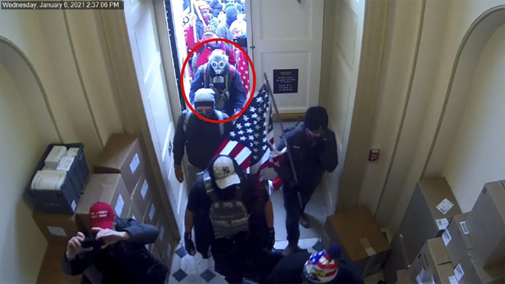 عضو في جماعة ميليشيا حُكم عليه بالسجن لمدة 5 سنوات بتهمة التخطيط لأعمال شغب في الكابيتول