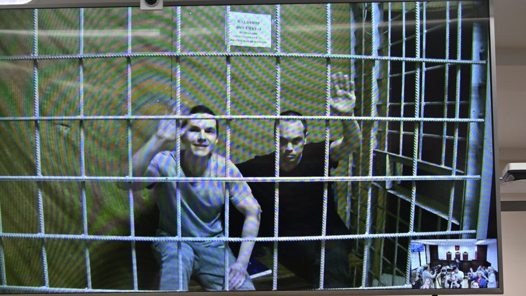 المحكمة العليا في روسيا ترفض إطلاق سراح محاميي نافالني في انتظار محاكمتهم بتهمة التطرف