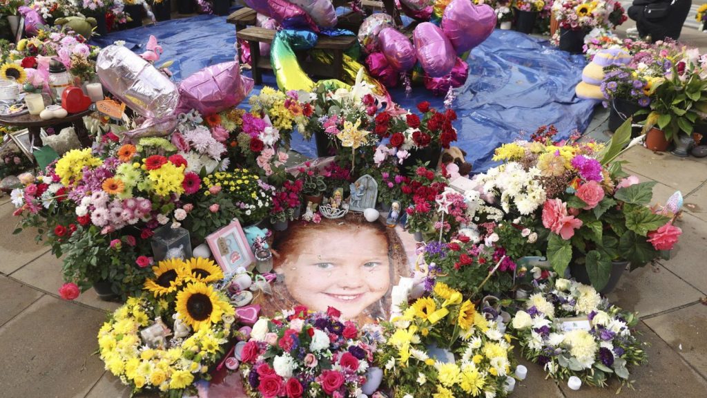ارتدى المصلون ألوان الباستيل تكريما لضحية هجوم بالسكين تبلغ من العمر 7 سنوات في المملكة المتحدة في جنازتها