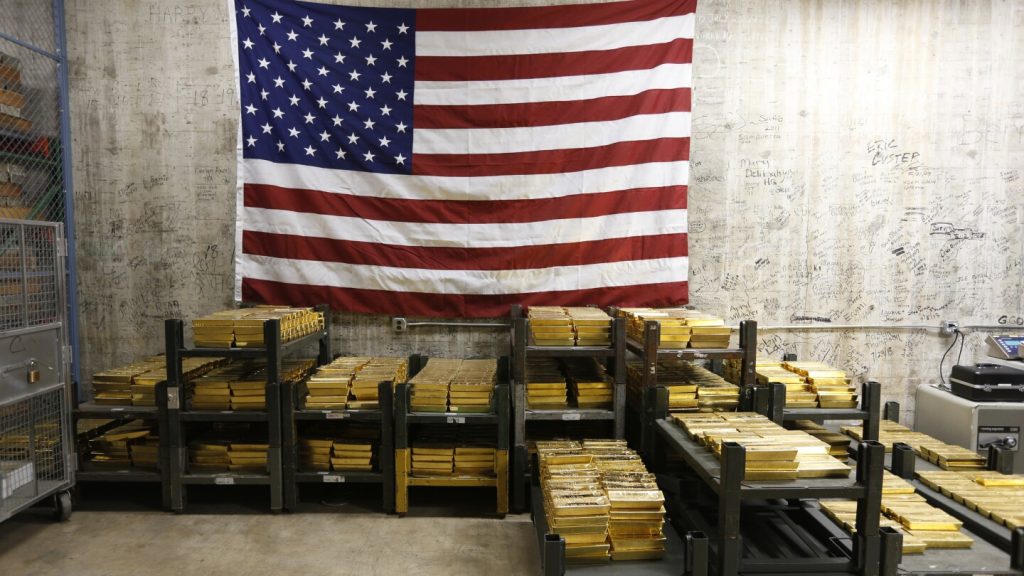 سعر الذهب يصل إلى أعلى مستوياته على الإطلاق.. إليكم السبب