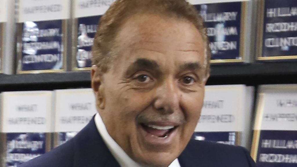 ليونارد ريجيو، الذي أسس إمبراطورية بيع الكتب في بارنز أند نوبل، توفي عن عمر يناهز 83 عامًا