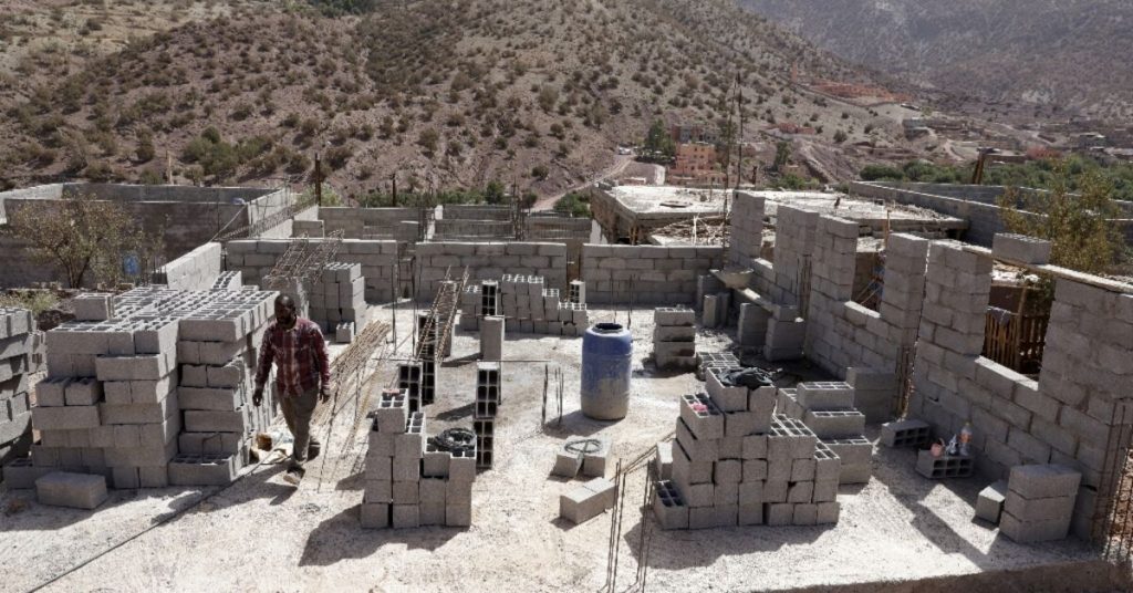 تباطؤ إعادة الإعمار في المغرب بعد عام من الزلزال المدمر
