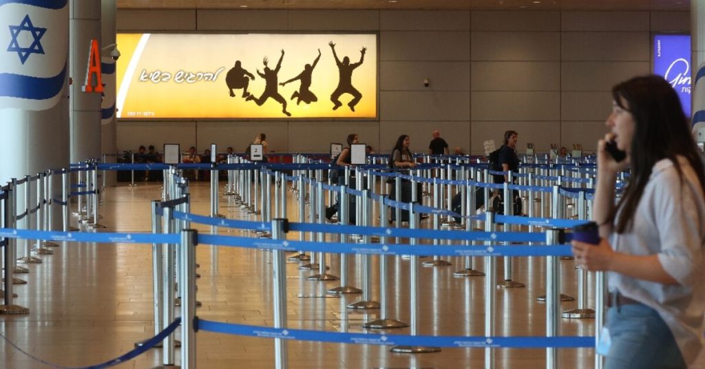 الإسرائيليون ينفذون إضرابا للمطالبة باتفاق بشأن غزة بعد مقتل رهائن