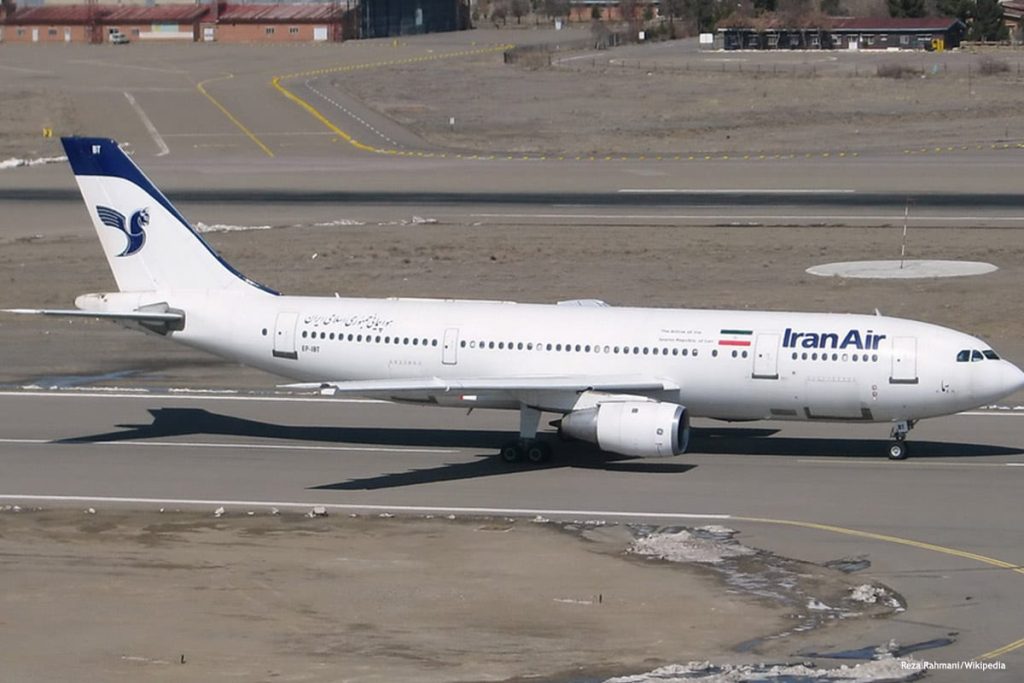 إيران تقول إنها منفتحة على المحادثات لكنها ترفض الضغوط في ظل فرض الولايات المتحدة والاتحاد الأوروبي عقوبات