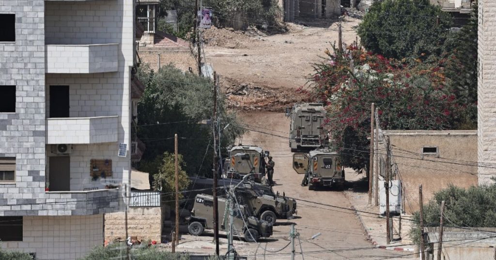 الغارات الإسرائيلية المستمرة منذ عدة أيام تترك الفلسطينيين في الضفة الغربية عالقين “في السجن”