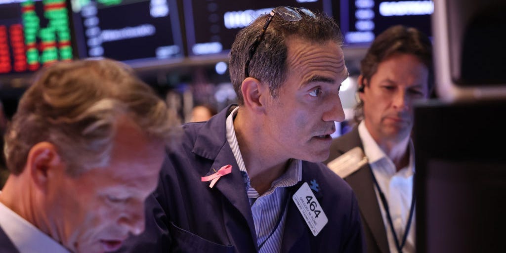 سوق الأسهم اليوم: المؤشرات تغلق على تباين مع ضعف فرص العمل المتاحة مما يغذي التوتر قبل تقرير الرواتب في أغسطس