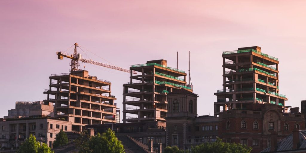 مزيد من الألم للصين مع انهيار مبيعات المنازل لأحد أكبر مطوريها وانخفاض نمو أرباح التكنولوجيا إلى أدنى مستوى منذ عام 2022