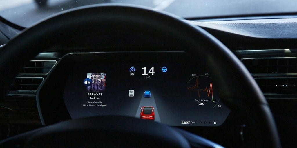 أعمل في فريق Autopilot التابع لشركة Tesla. أشاهد ساعات من مقاطع الفيديو التي يلتقطها العملاء أثناء القيادة كل يوم وأخضع للمراقبة المستمرة.