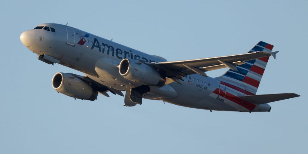 كيف تمكن ميكانيكي الخطوط الجوية الأمريكية من تهريب 25 رطلاً من الكوكايين بقيمة 250 ألف دولار إلى الولايات المتحدة