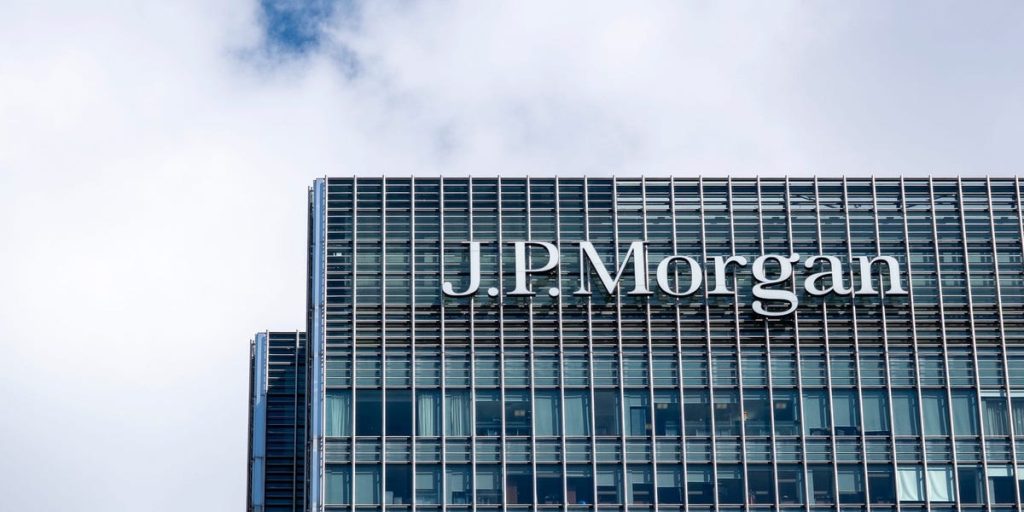 لقد حدد بنك جي بي مورجان للتو ساعات عمل المصرفيين بـ 80 ساعة في الأسبوع – ولكن لا يزال هناك استثناء كبير