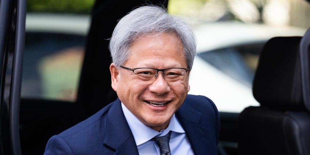 أصبح جينسن هوانج أغنى بمقدار 60 مليار دولار هذا العام بفضل ارتفاع أسهم إنفيديا – وانضم للتو إلى نادي الـ 100 مليار دولار