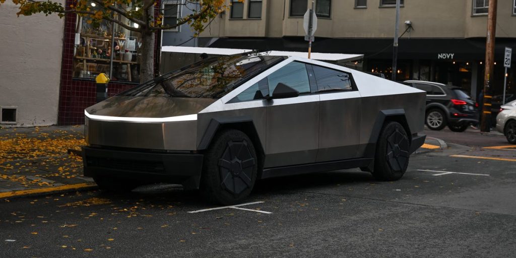 لقد تفوقت سيارة Cybertruck على كل سيارات البيك أب الكهربائية الأخرى – ولكن لا تتوقع أن تظل على هذا النحو