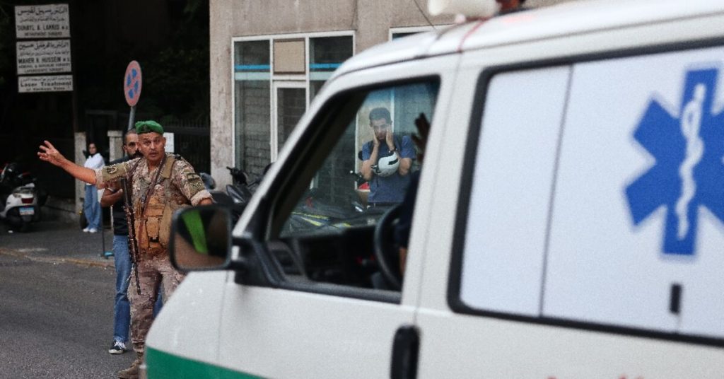 أطباء لبنان يتحدثون عن الرعب بعد انفجارات أجهزة النداء