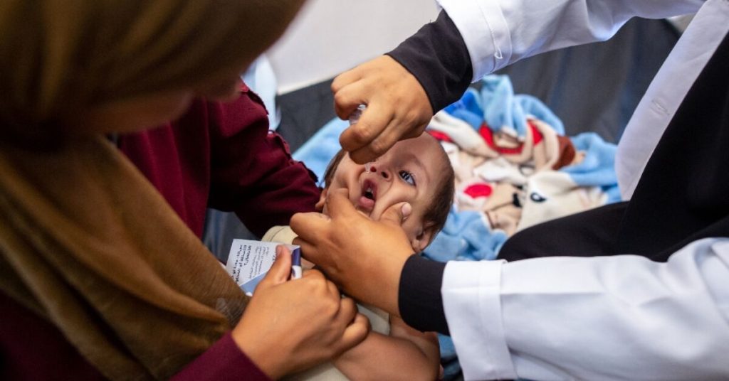 مسؤول صحي يعلن بدء حملة تطعيم ضد شلل الأطفال في غزة التي مزقتها الحرب