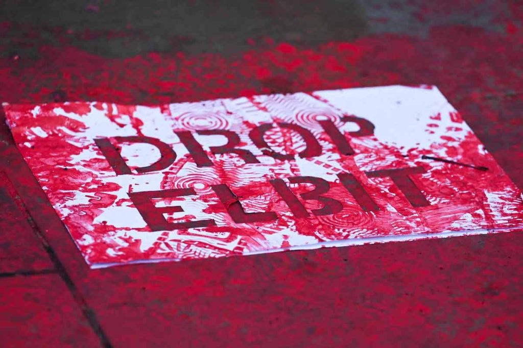 خبير أممي يصف مبيعات الأسلحة الأوروبية لإسرائيل وسط استمرار الهجمات على غزة بأنها “مؤسفة”