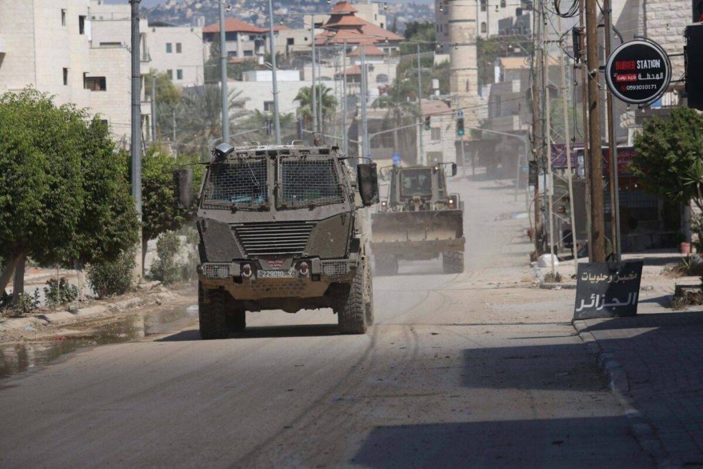 قوات الاحتلال تواصل حصار طولكرم لليوم الثاني
