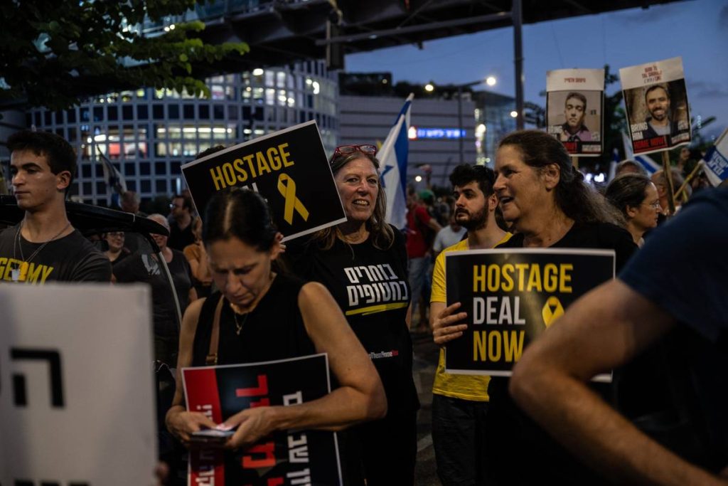 الرهينة الإسرائيلي القتيل يقول إن تل أبيب استهدفته وأسرى آخرين