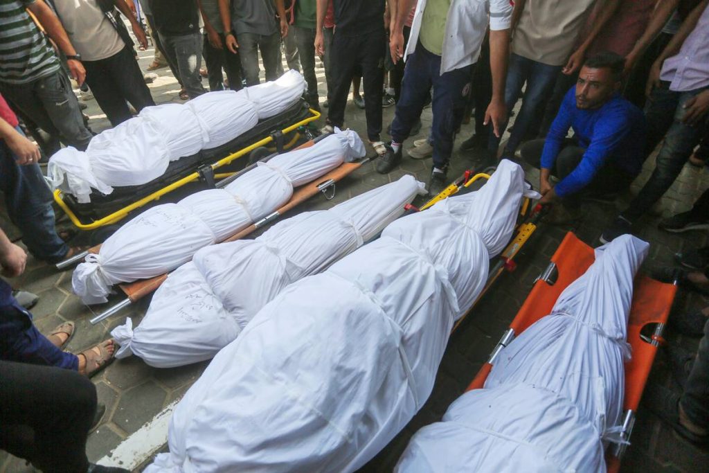 ارتفاع حصيلة قتلى غزة إلى 40900 بعد مقتل 61 فلسطينيا آخرين برصاص الاحتلال الإسرائيلي