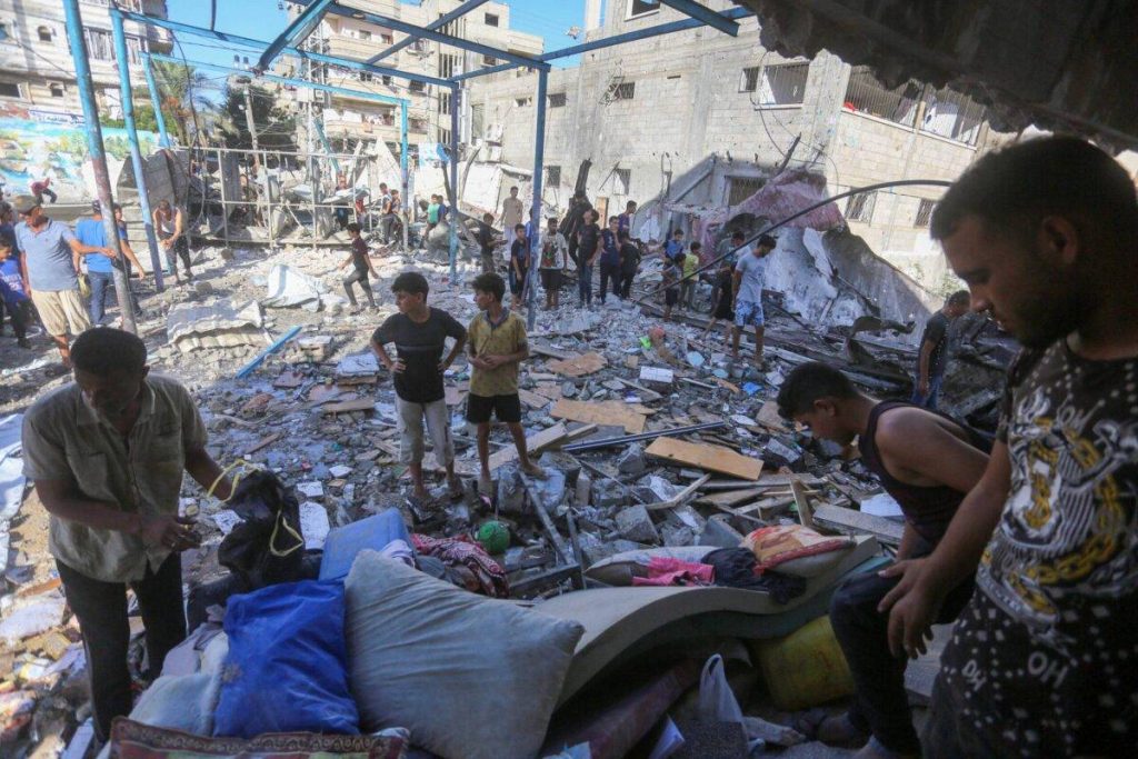 مقتل 14 شخصا على الأقل في هجوم إسرائيلي جديد على مدرسة تديرها الأمم المتحدة تؤوي نازحين من غزة