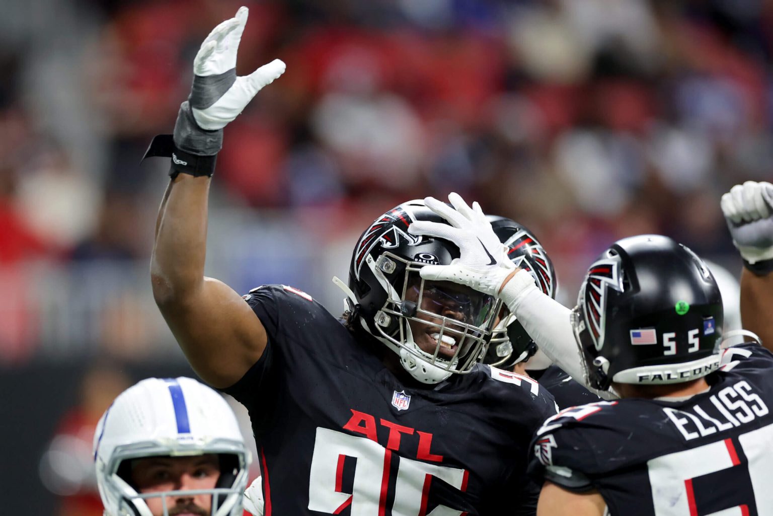 خطة فالكونز لتحسين الضغط على الخصم تحتوي على كل شيء تقريبًا، بما في ذلك “الخداع”