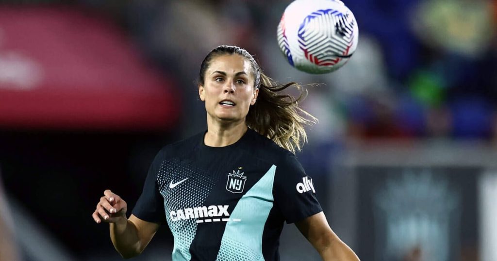 كريستال بالاس يوقع مع كاتي ستينجل من نيوجيرسي/نيويورك جوثام