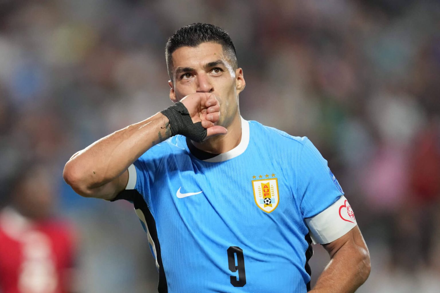 لويس سواريز يعلن اعتزاله اللعب الدولي ويصبح هداف أوروجواي