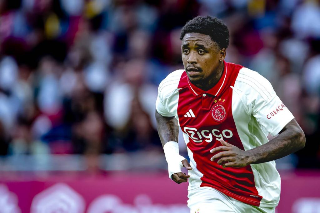 السعودية: الاتحاد يتعاقد مع الجناح الهولندي بيرجوين من أياكس