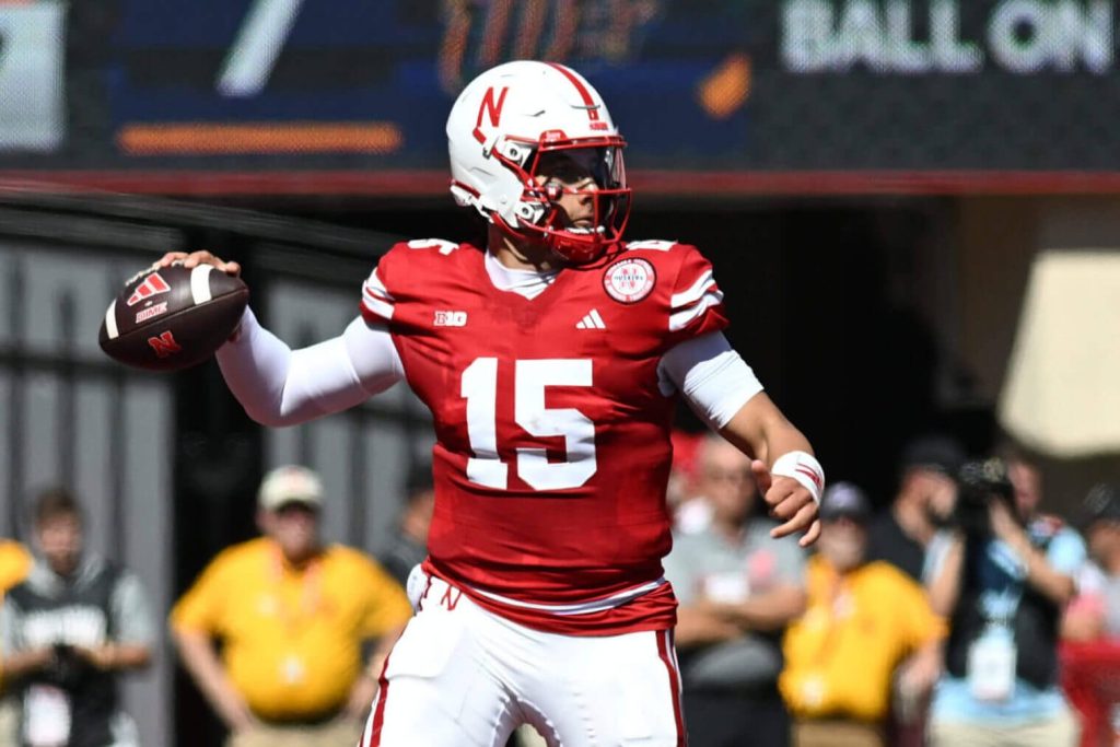 توقعات نموذجية لأسبوع 2 من كرة القدم الجامعية: النتائج المتوقعة لكل مباراة