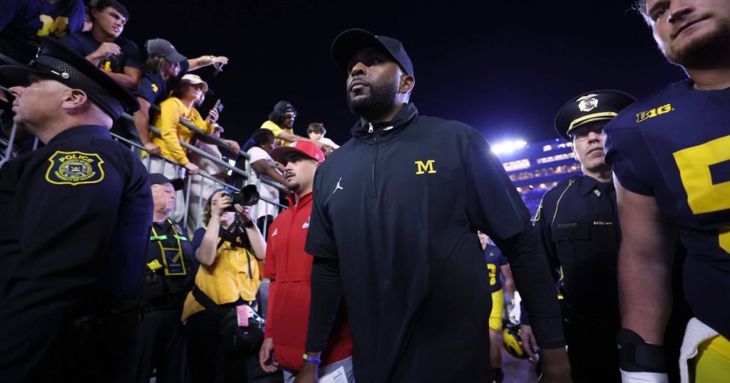 يتضمن عقد شيرون مور في ميشيغان الحماية ضد التحقيق في سرقة اللافتات