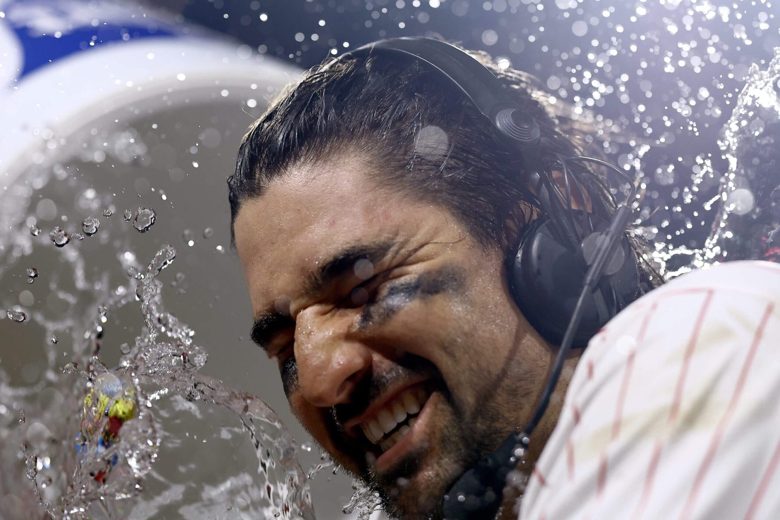 نيك كاستيلانوس، الذي سجل هدفين، لديه لحظة أخرى ضد بريفز حيث يتألق فيليز