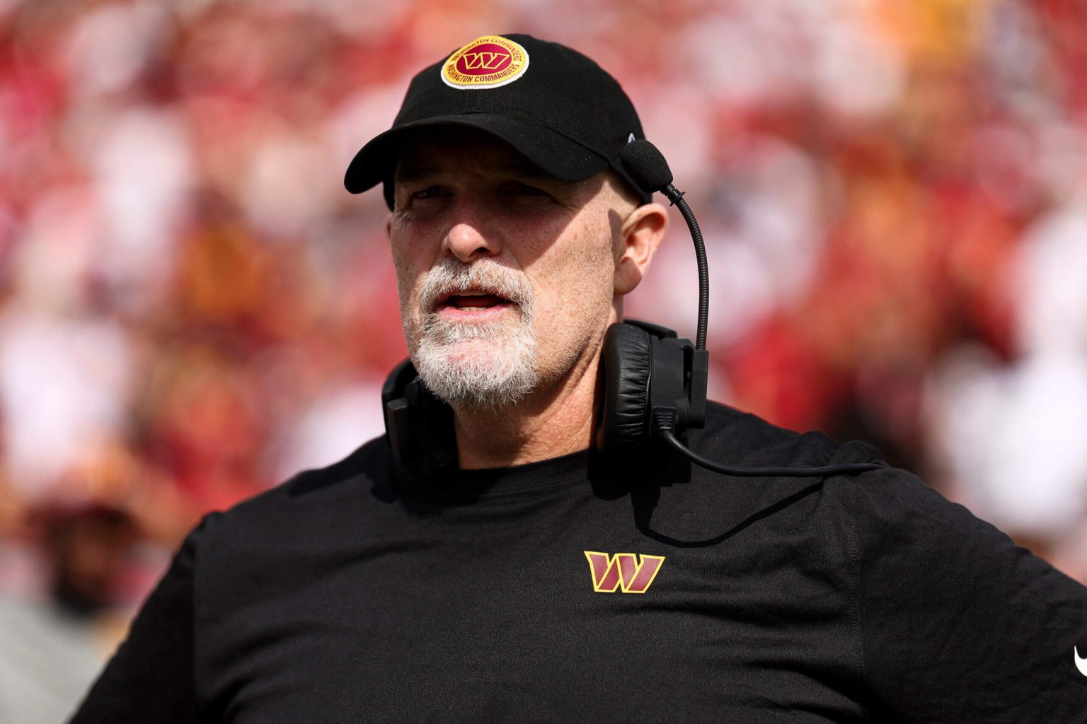 أول ظهور لـ Dan Quinn في Commanders كان مليئًا بالمشاعر المألوفة والمزعجة