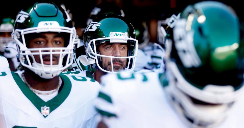 عاد آرون رودجرز، لكن الخسارة أمام 49ers تذكرنا بأن نيويورك جيتس لديها طريق طويل لتقطعه