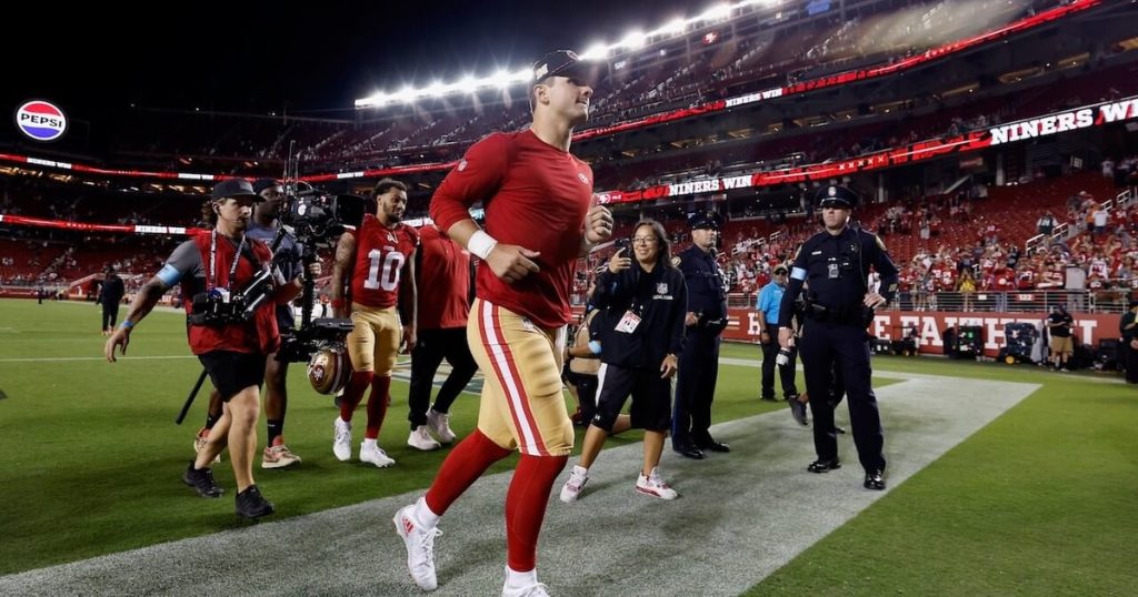 بروك بيردي يتفوق على آرون رودجرز بفضل رباطة الجأش التي يحتاجها فريق 49ers