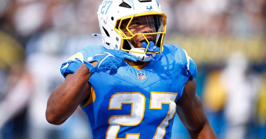 احتمالات مباراة لوس أنجلوس تشارجرز ضد كارولينا بانثرز، اختيارات الخبراء، كيفية المشاهدة: فريق هاربو تشارجرز يبحث عن الفوز الثاني