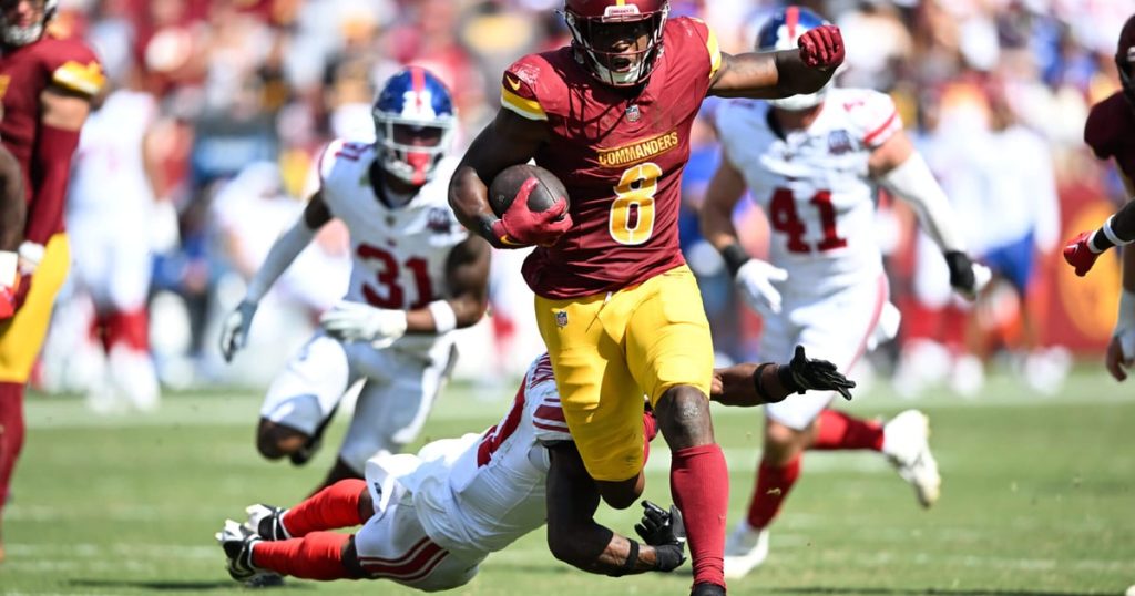 يعتمد القادة على الثنائي الخلفي برايان روبنسون وأوستن إيكيلر للضغط على العمالقة