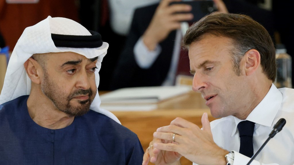 محللون: مقطع الفيديو المزيف الذي بثته قناة الجزيرة بين الإمارات وفرنسا “من المرجح أن يكون روسي الأصل”