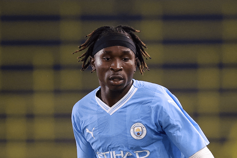 جناح مانشستر سيتي جويل ندالا على وشك الانتقال إلى آيندهوفن على سبيل الإعارة
