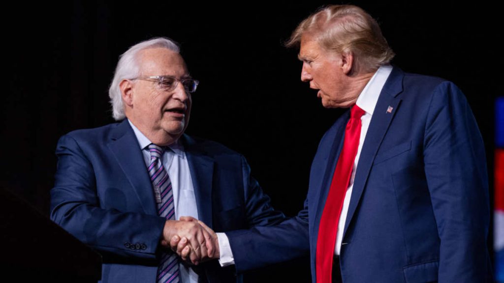 السفير الأمريكي السابق: الولايات المتحدة لديها واجب “توراتي” لدعم “دولة يهودية واحدة”